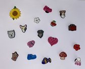 Charms - Pins - voor op crocs , armbandjes of schoenen - 17 stuks + 2 gratis