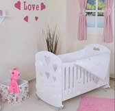 Ledikant - AGASHI - LOVE - WIT - Babybed - 60 x 120 - met schommelfunctie - VERSTELBAAR BODEM - Baby Wieg - Baby Bed - 2 in 1 - Wieltjes - Kliksysteem - Geen gereedschap nodig - incl. HEMELTJE - MATRAS - KUSSEN - LEDIKANTDEKEN - BUMPER - LAKEN