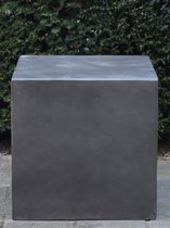 Sokkel/zuil uit light cement,50 x 50 x 50 cm. beton look / antracietkleurige zuil, winterhard en uv-werend.