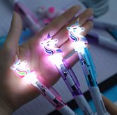 Unicorn Pen – licht gevende pen – lampjes unicorn pen- verschillende kleuren - Eenhoorn - regenboog - kleurenpen - pen - kinderpen -eenhoornpen -unicorn balpen -unicorn balpen met met kleurtjes- unicorn gift -unicorn cadeau- eenhoorn cadeau -magische