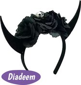 Duivel Hoorntjes – Haarband – Halloween Versiering – Skelet Kroon - Doodshoofd Decoratie - Black Devil Horns – Vrouwen diadeem Zwart – Oortjes – Verkleedkleding Accessoires – Sexy Outfit Dames - Kostuum Volwassenen en Kinderen - Meisjes Horror Crown