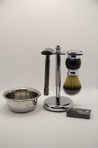 Classic scheerset Chrome + Guncolour - Hoge kwaliteit - Geschenkverpakking met Magneetsluiting - Cadeau voor hem - Safety Razor - Uniek - Mannen - Vaderdag - Valentijn