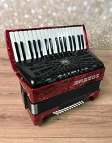 Hohner Bravo III 72 Silent Key, rood, stoffen balg (nieuwste model)